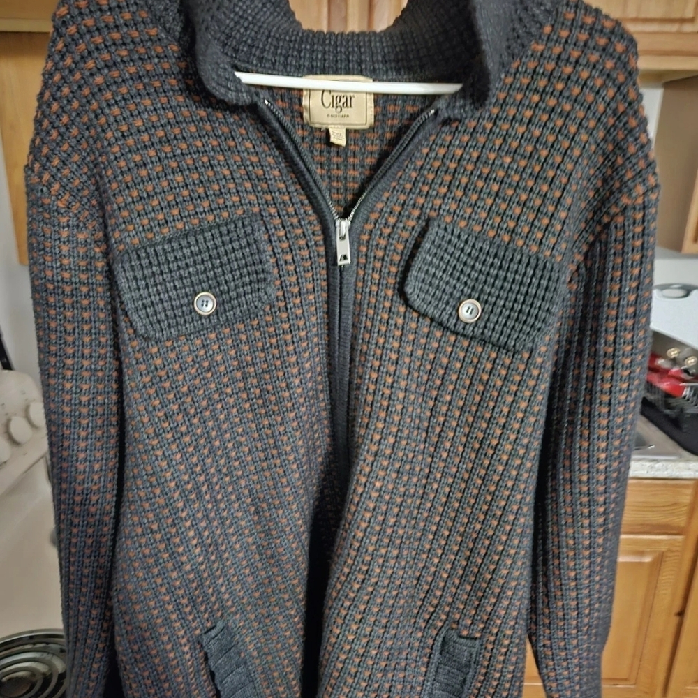 Cigar Coutour Zip-Up Sweater - Black and Brown